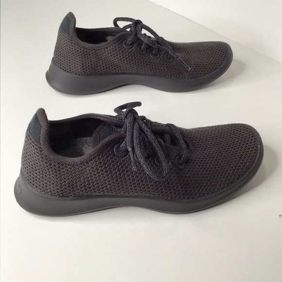 Allbirds Tree Runner in Charcoal Size 6. - Picture 9 of 10